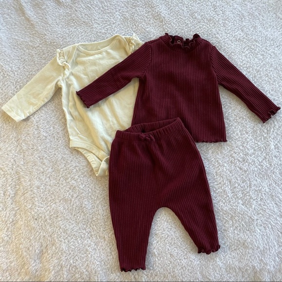 Old Navy Ribbed Set & Gap Bodysuit Bundle - Picture 1 of 6
